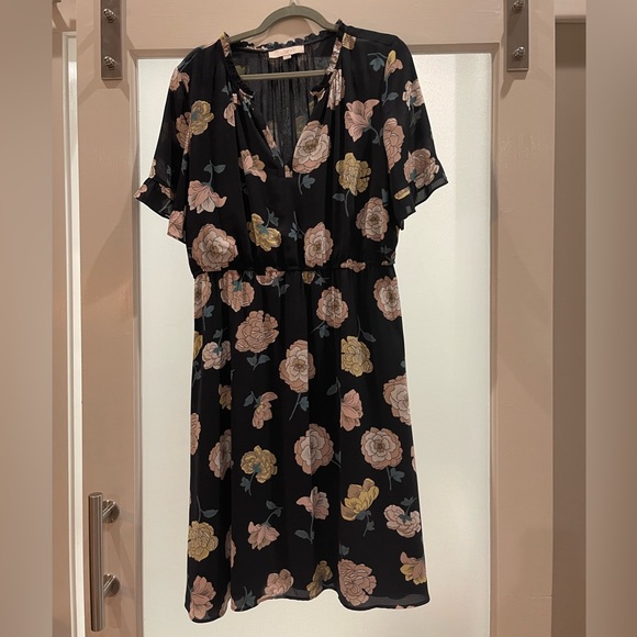 LOFT Dresses & Skirts - LOFT size L floral navy blue dress